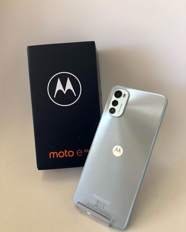 (Refurbished) MOTOROLA e32s (Misty Silver, 3GB RAM 32GB Storage) For Cheap